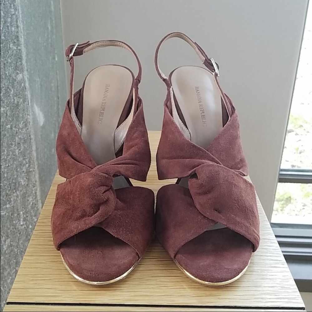 NEW BR suede heels